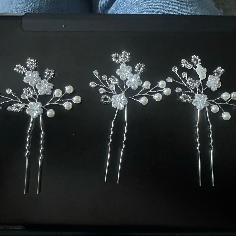 White and silver hair pins - perfect for a wedding or party #bridalhair New